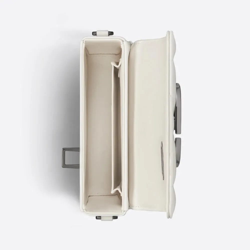 30 MONTAIGNE BOX BAG WITH HANDLE