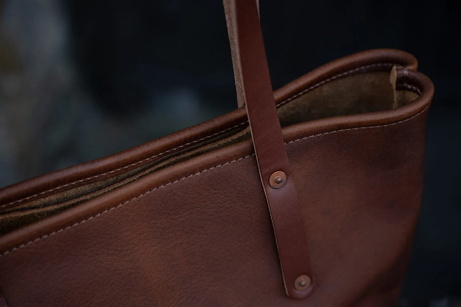 AVERY LEATHER TOTE BAG - MEDIUM - WITH ZIPPER - IN STOCK