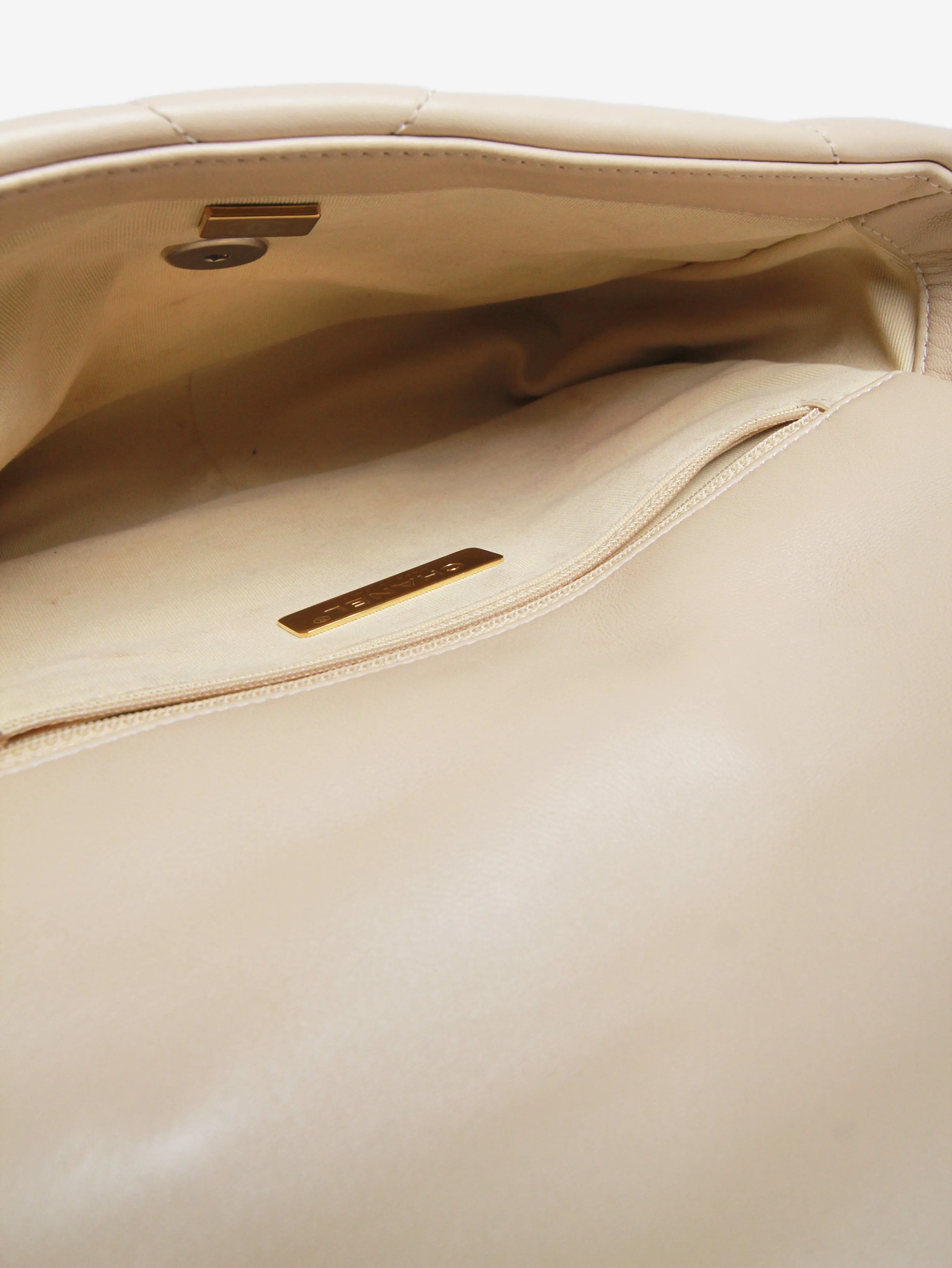 Beige medium 19 lambskin bag