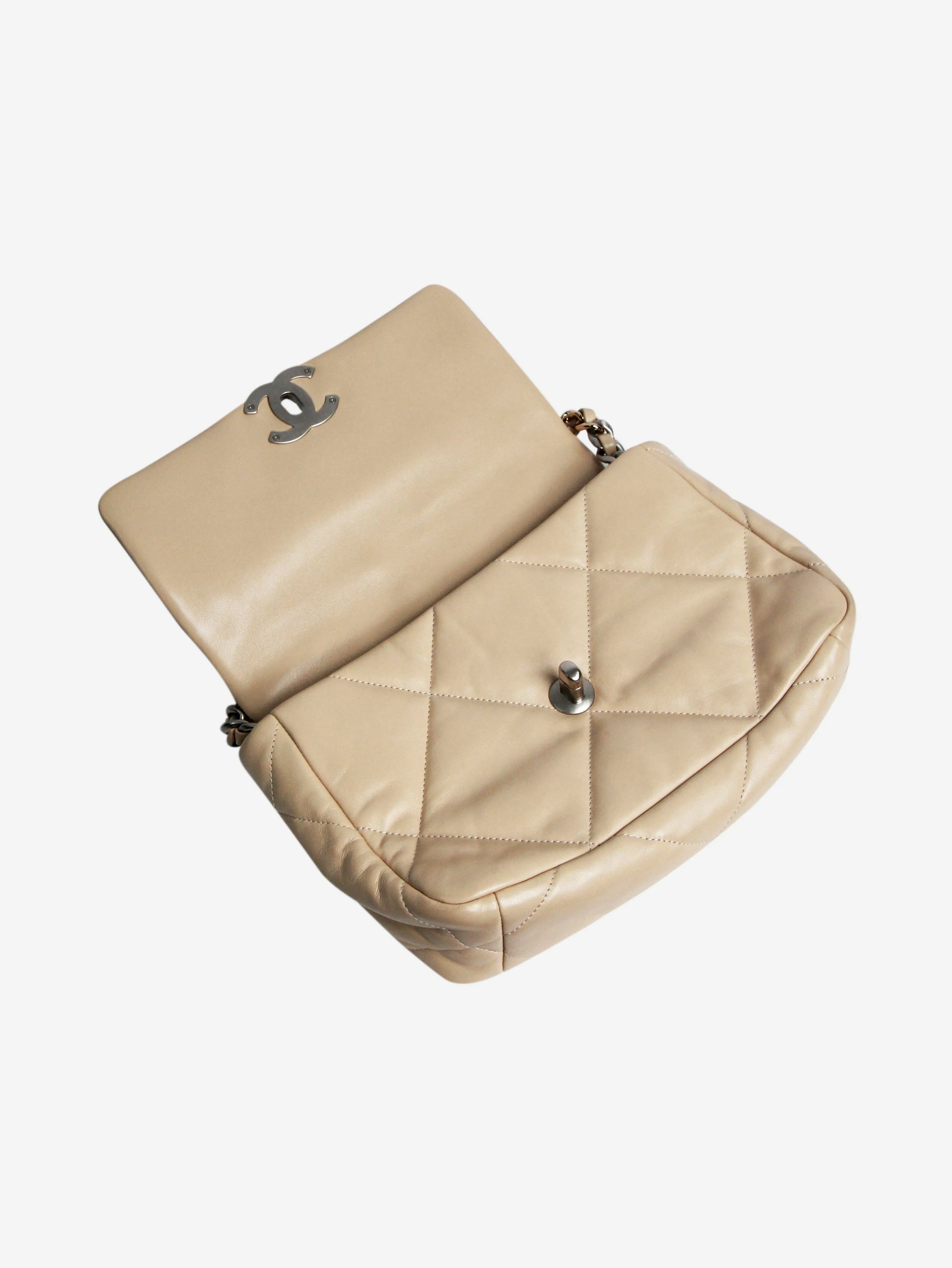 Beige medium 19 lambskin bag