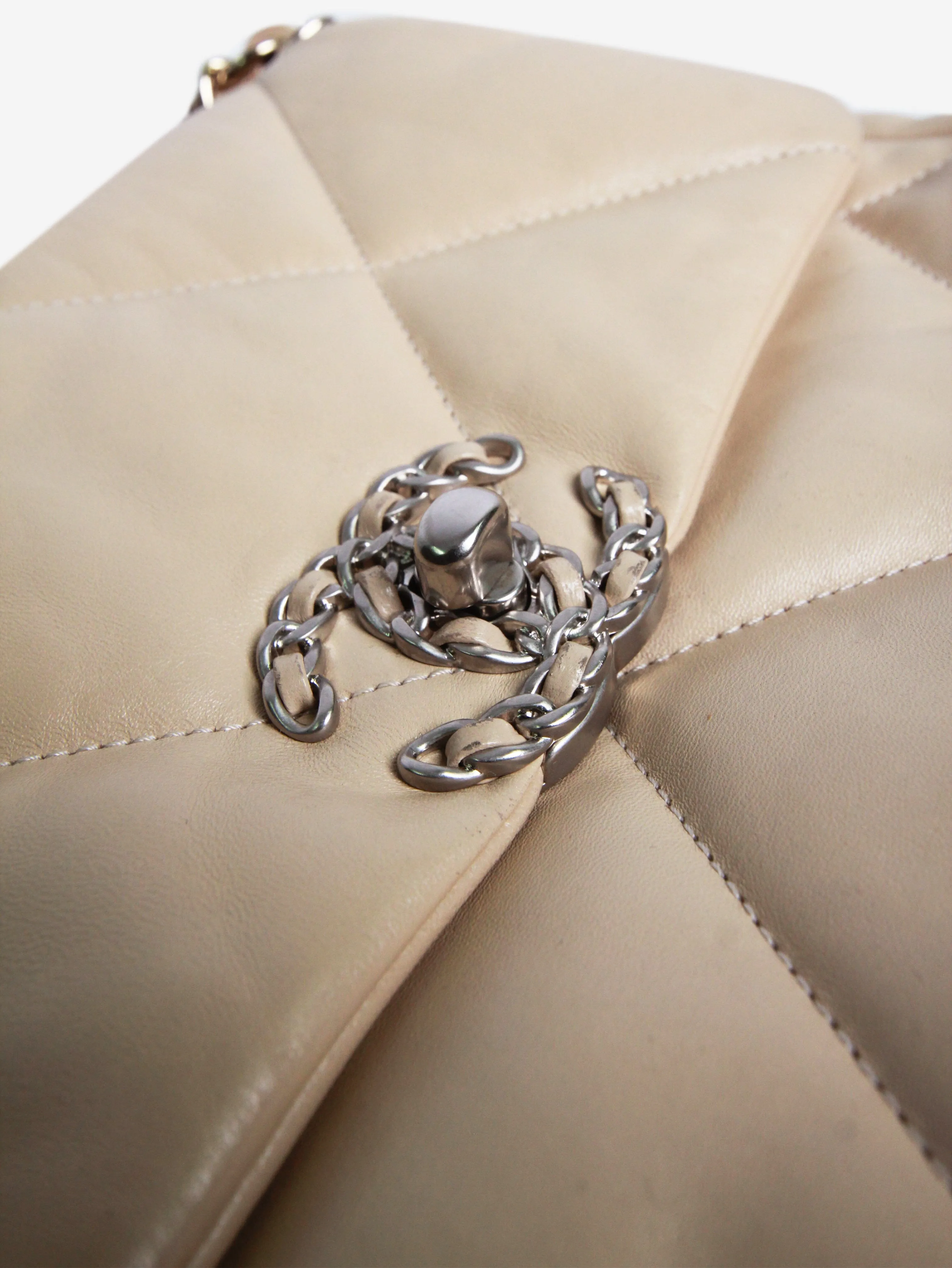 Beige medium 19 lambskin bag