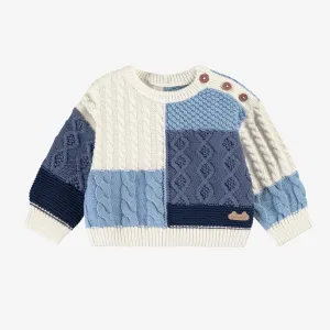 Chandail de tricot crème et bleu effet patchwork, naissance || Cream and blue patchwork effect knitted sweater, newborn