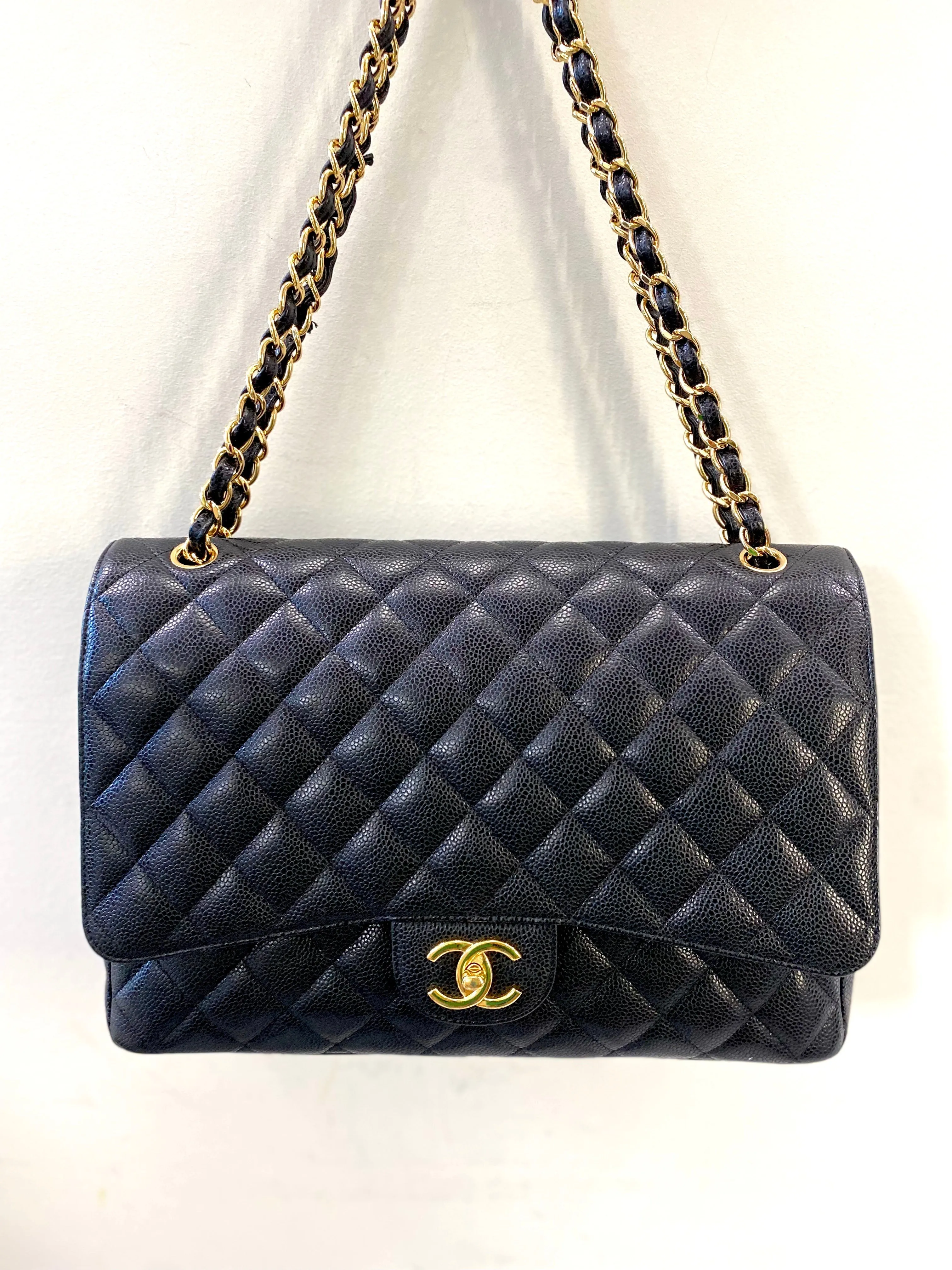 CHANEL CAVIAR QUILTED MAXI DOUBLE FLAP BAG