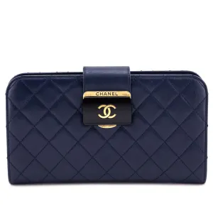 Chanel Navy Quilted Sheepskin Beauty Lock Clutch
