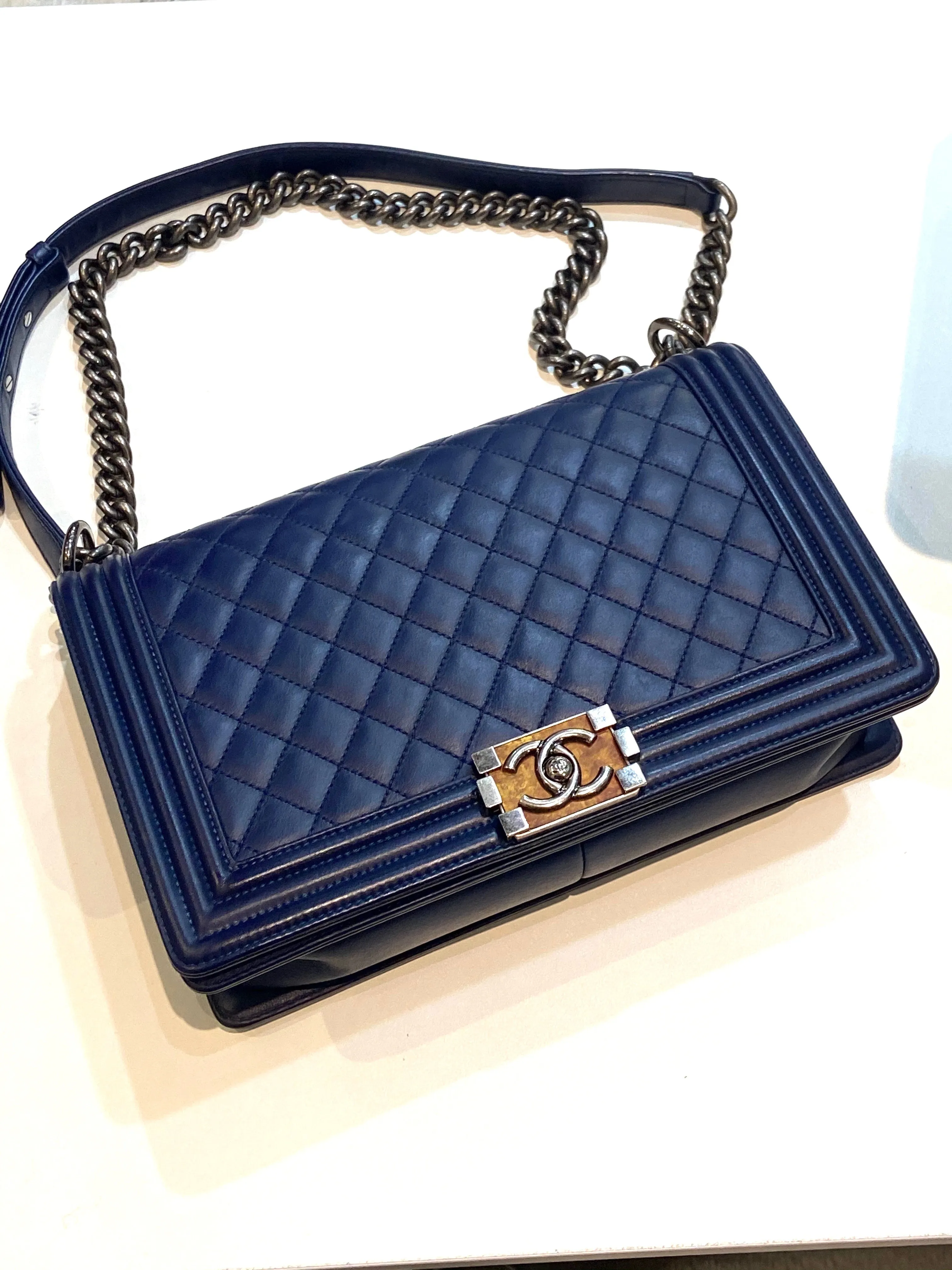 CHANEL QUILTED CALFSKIN NEW MEDIUM BOY FLAP BAG