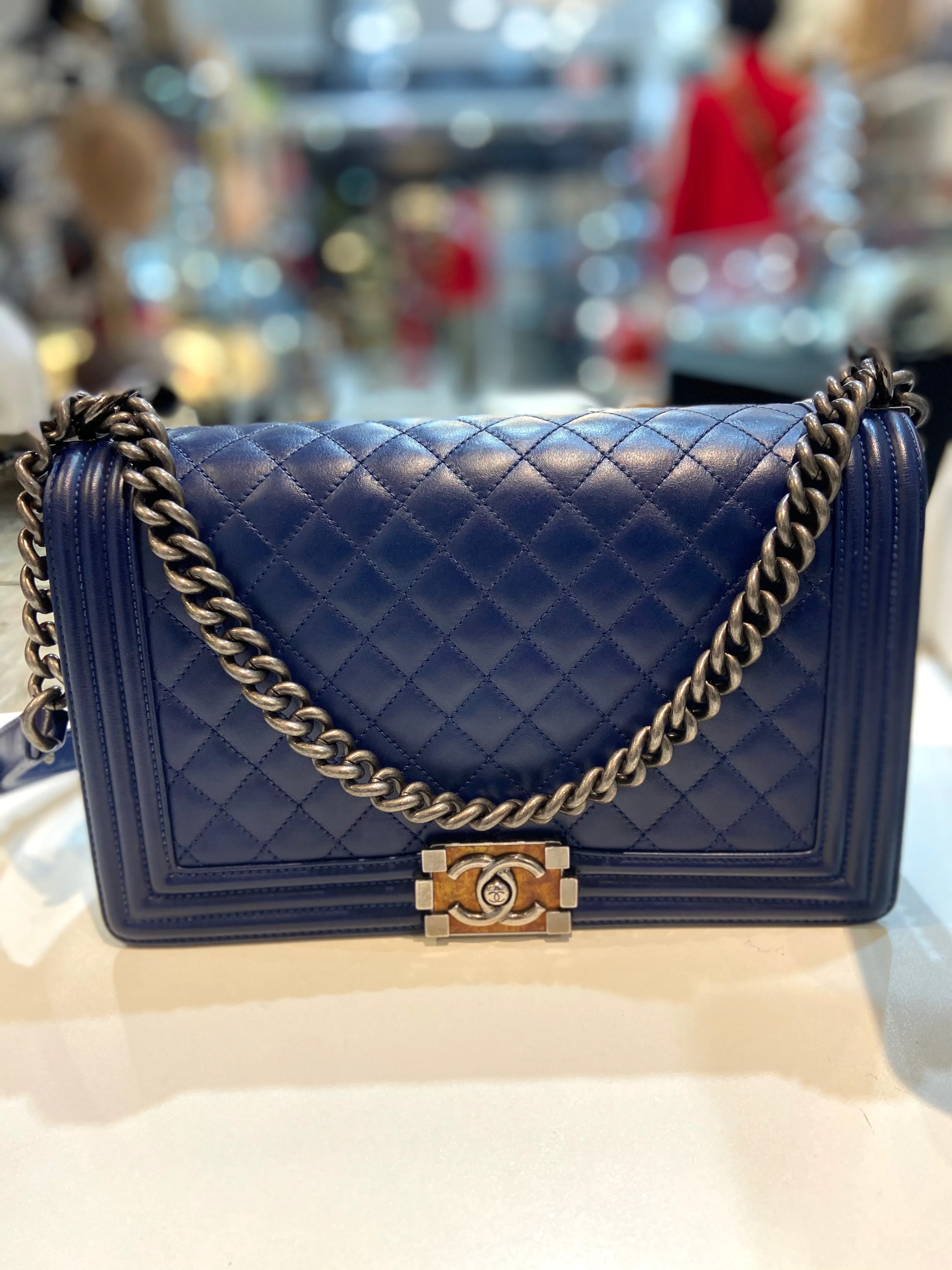 CHANEL QUILTED CALFSKIN NEW MEDIUM BOY FLAP BAG