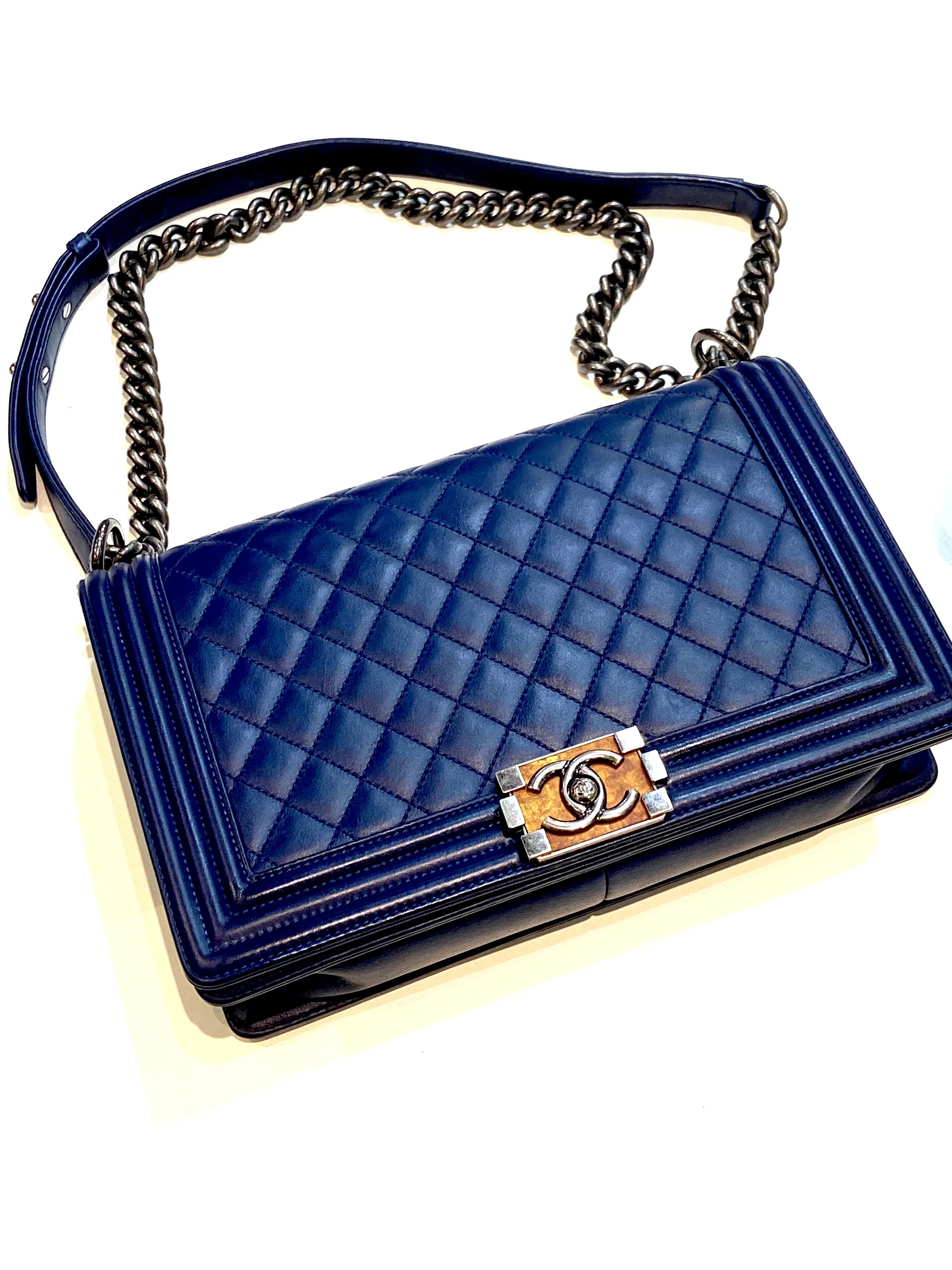 CHANEL QUILTED CALFSKIN NEW MEDIUM BOY FLAP BAG