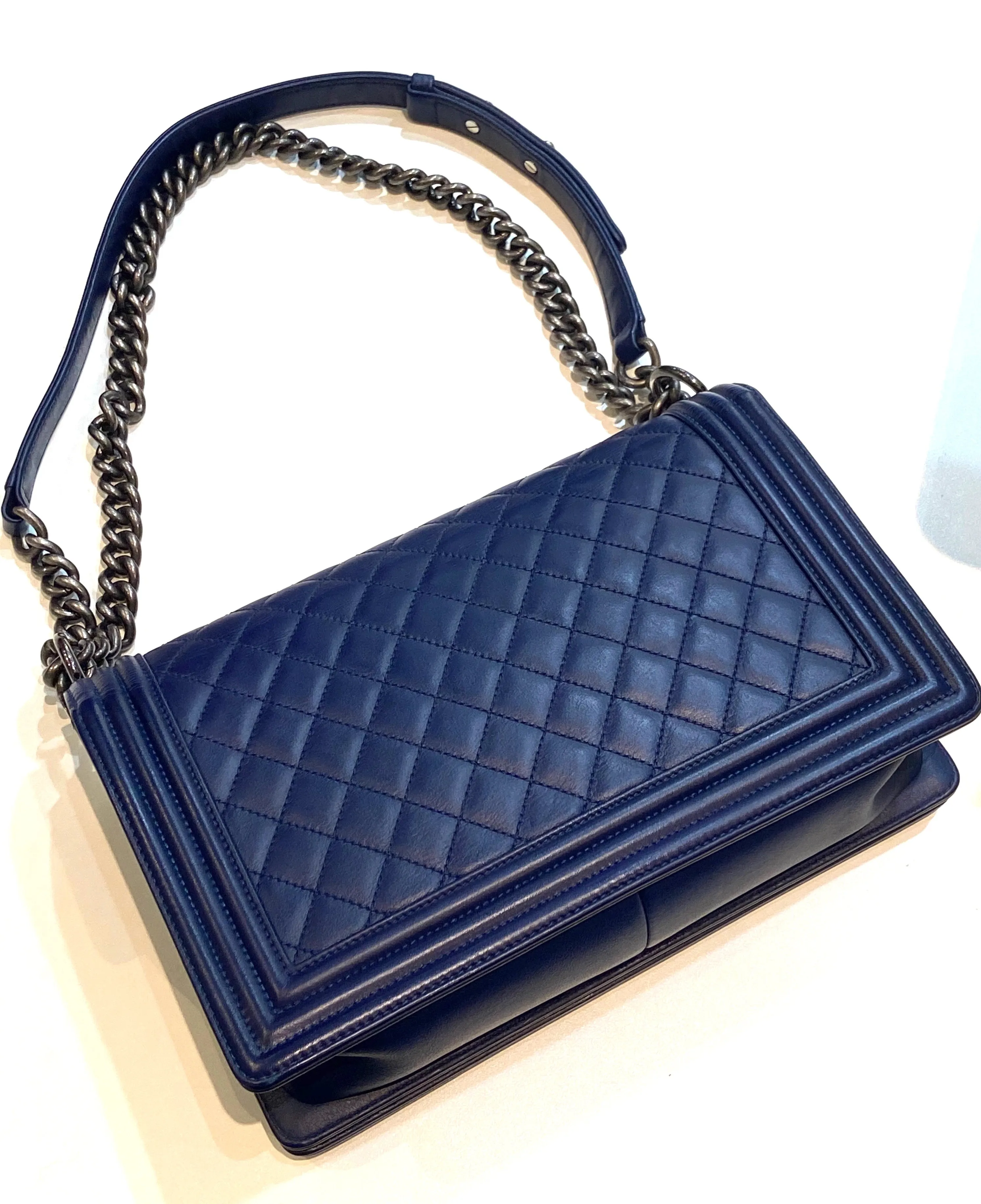 CHANEL QUILTED CALFSKIN NEW MEDIUM BOY FLAP BAG