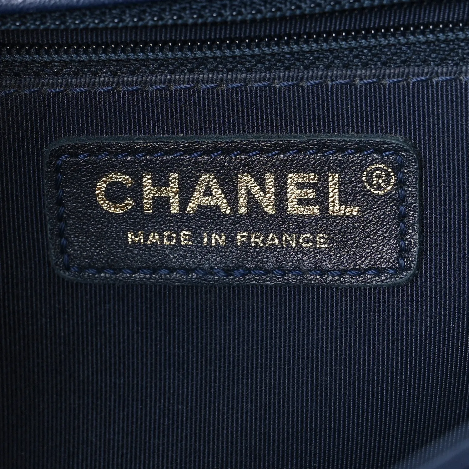 CHANEL QUILTED CALFSKIN NEW MEDIUM BOY FLAP BAG