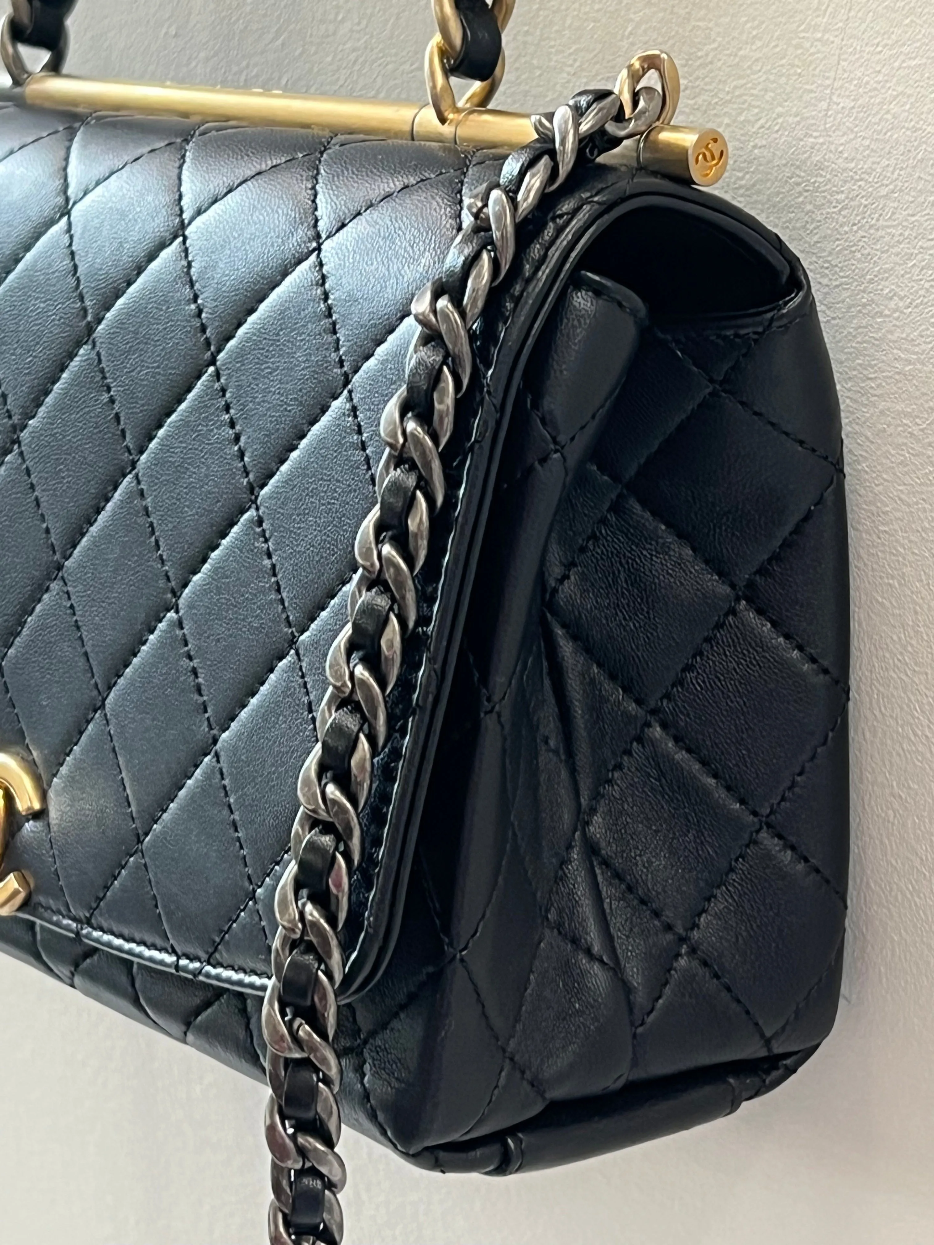 CHANEL TWO-TONE CHAIN QUILTED LAMBSKIN TOP HANDLE FLAP BAG