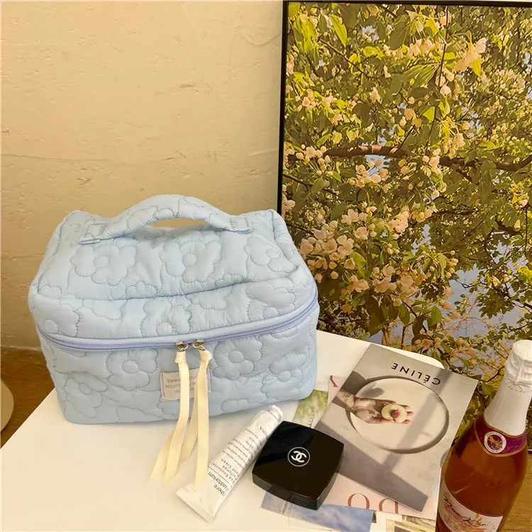 Cotton Makeup Bag Large Travel Cosmetic Bag Quilted Cosmetic Pouch Coquette Aesthetic Floral Toiletry Bag Small Cute Travel Cosmetic Bags for Women Girls (Flower Blue)