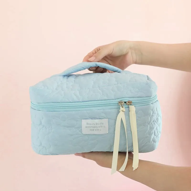 Cotton Makeup Bag Large Travel Cosmetic Bag Quilted Cosmetic Pouch Coquette Aesthetic Floral Toiletry Bag Small Cute Travel Cosmetic Bags for Women Girls (Flower Blue)