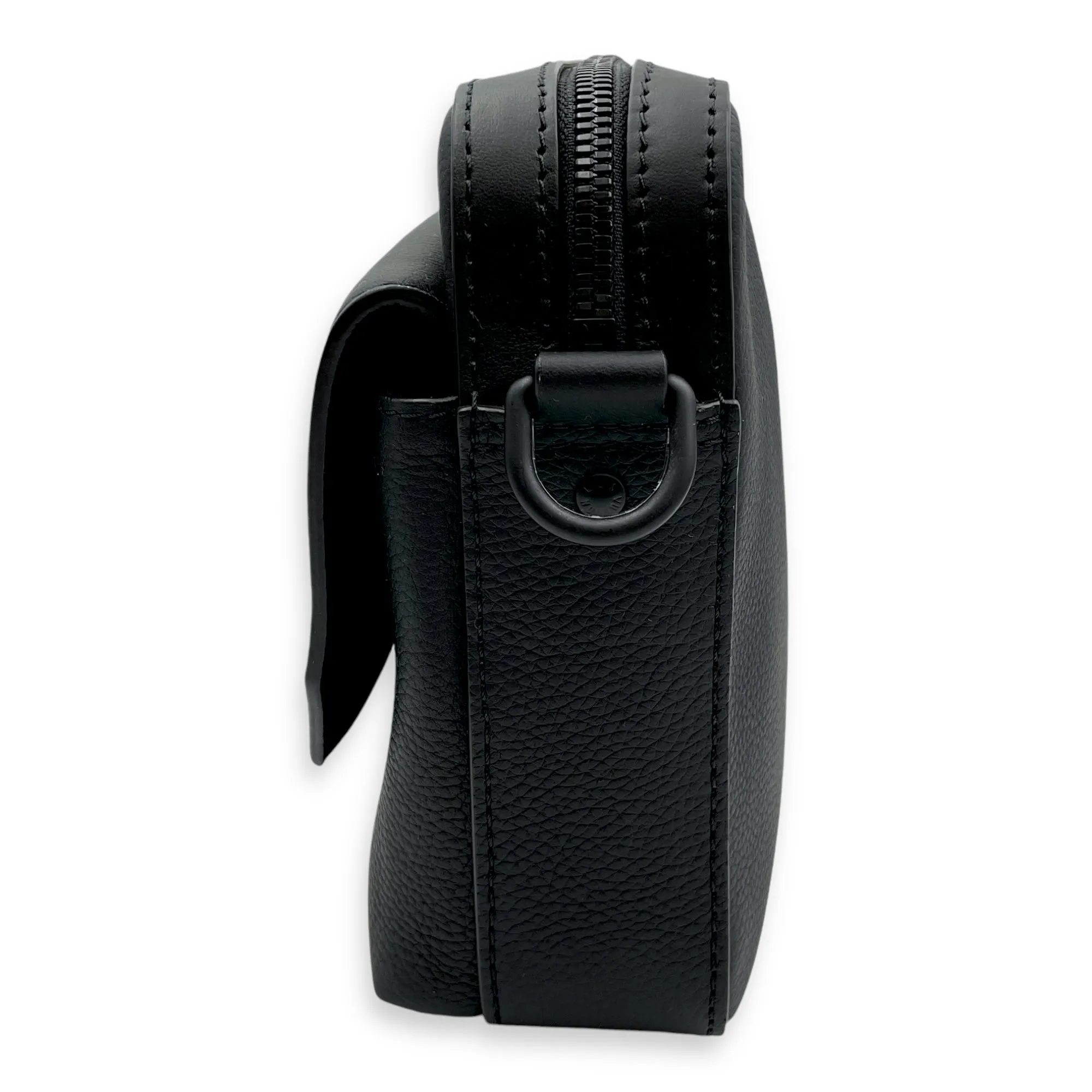 Fastline Messenger 23.5x18x7cm Black Crossbody Bag in Calfskin, Black powder coated hardware
