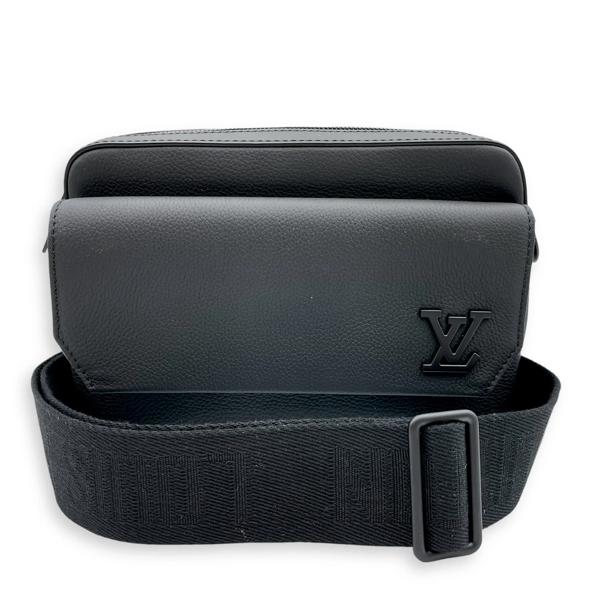 Fastline Messenger 23.5x18x7cm Black Crossbody Bag in Calfskin, Black powder coated hardware