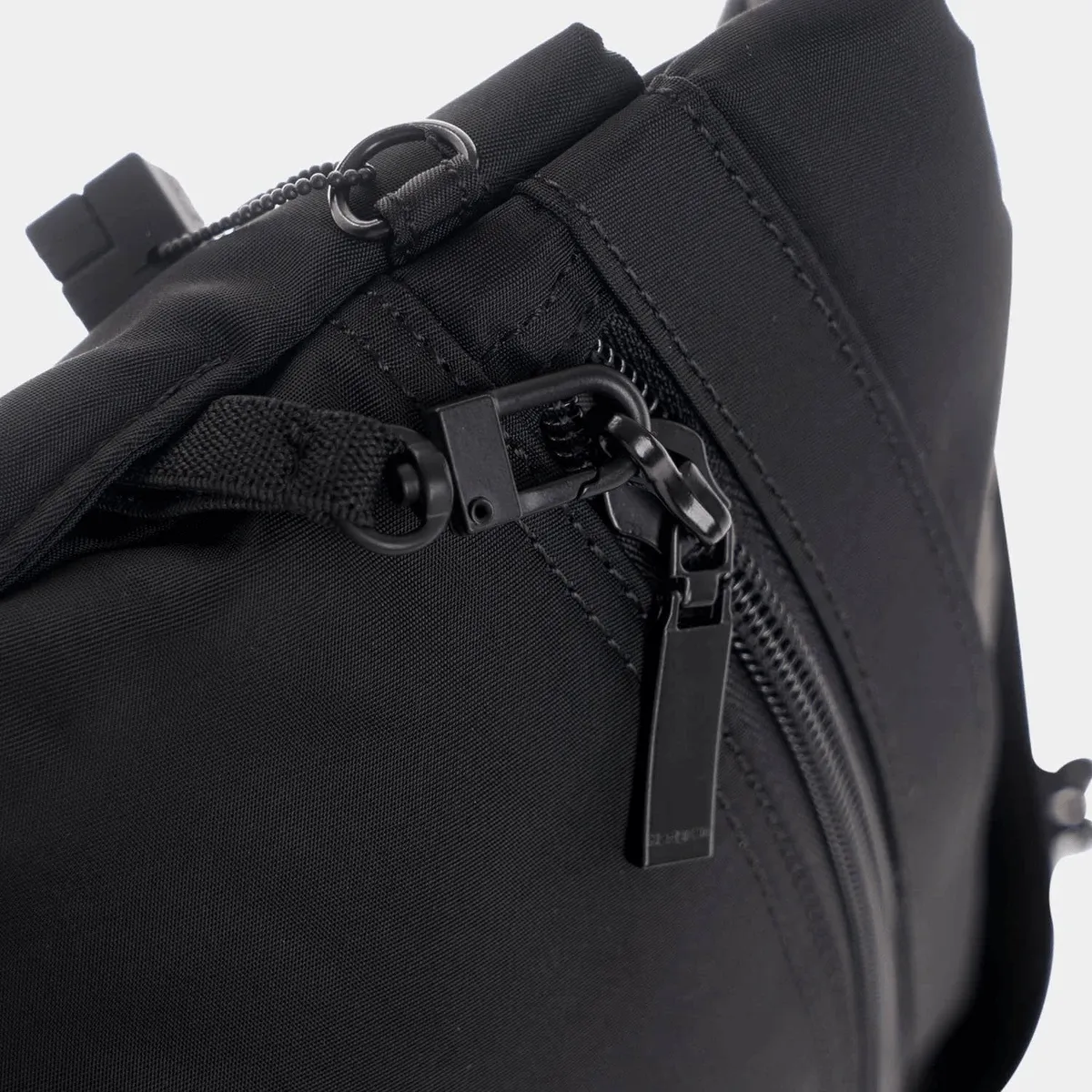 Hedgren Faith Crossover RFID w/ Safety Hook