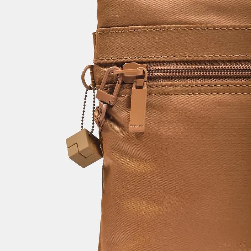 Hedgren Faith Crossover RFID w/ Safety Hook