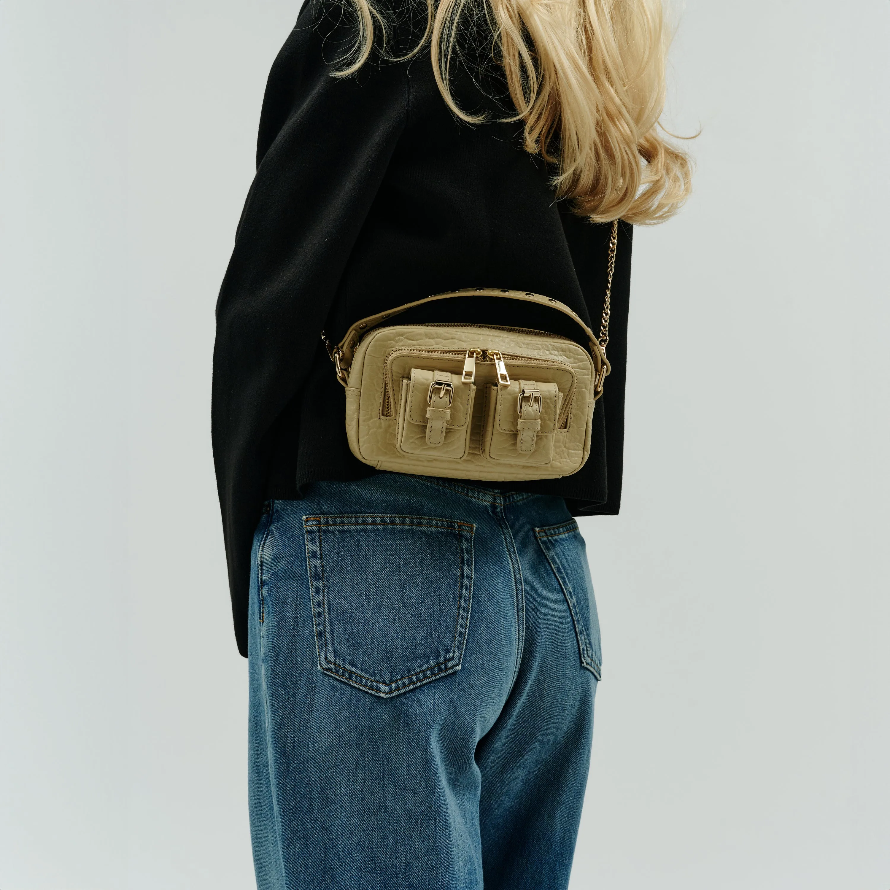 Helena Buckle New Zealand Sand w. Gold