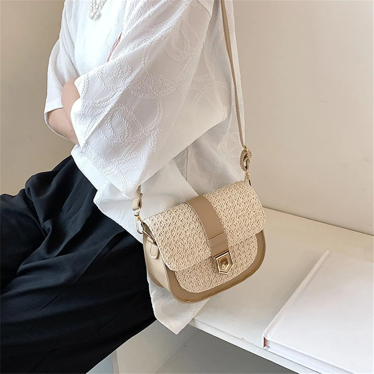 IQYU Shoulder Bags Men's Laptop 17 Women's Bag, Braided Bag, Simple Small Fresh Shoulder Bag with One Shoulder, Saddle Bag, Shoulder Bags Women's Sporty