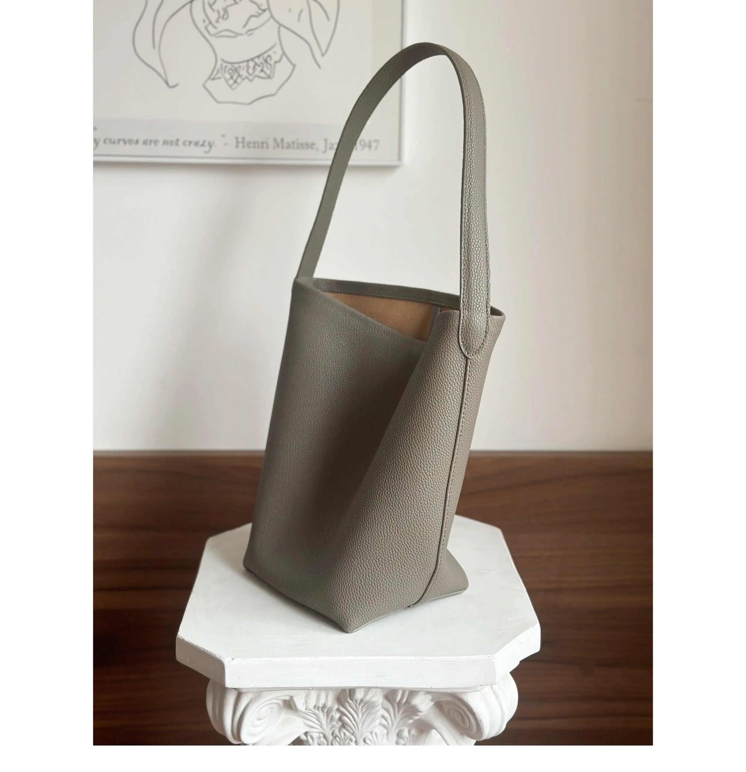 Minimalist Classic Leather Bucket Bag | Large Leather Tote Bag | Fashion Shoulder Bag, Tan Mummy Bag, Everyday Bag, Unisex Bag