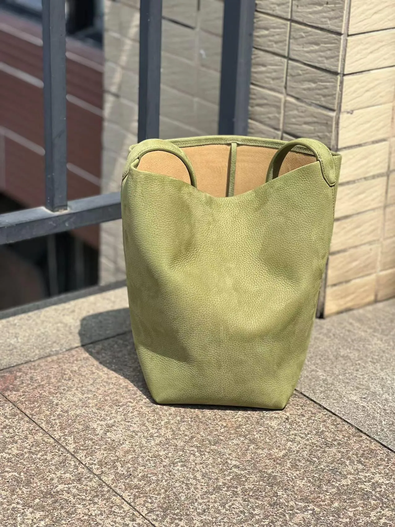 Minimalist Classic Leather Bucket Bag | Large Leather Tote Bag | Fashion Shoulder Bag, Tan Mummy Bag, Everyday Bag, Unisex Bag