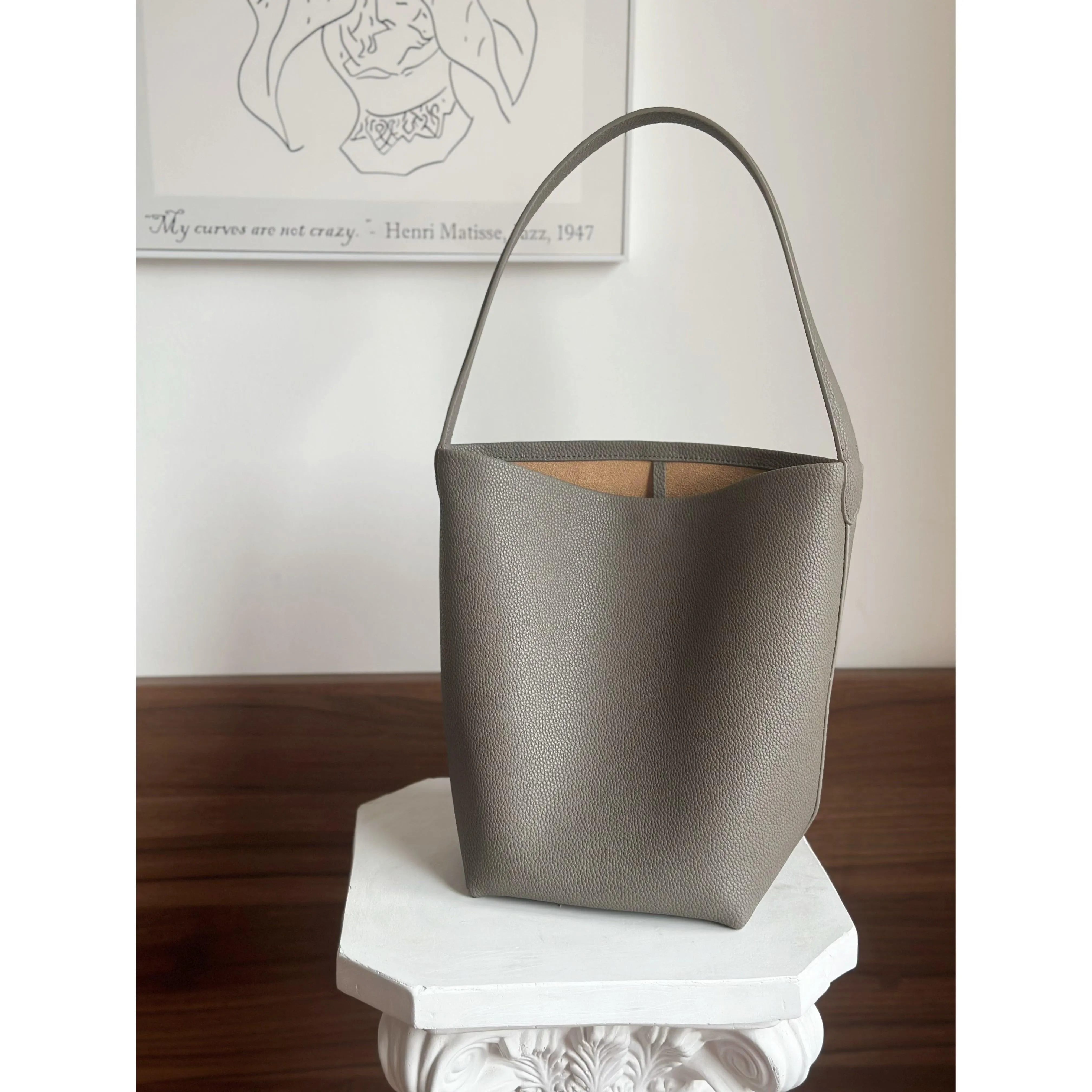 Minimalist Classic Leather Bucket Bag | Large Leather Tote Bag | Fashion Shoulder Bag, Tan Mummy Bag, Everyday Bag, Unisex Bag