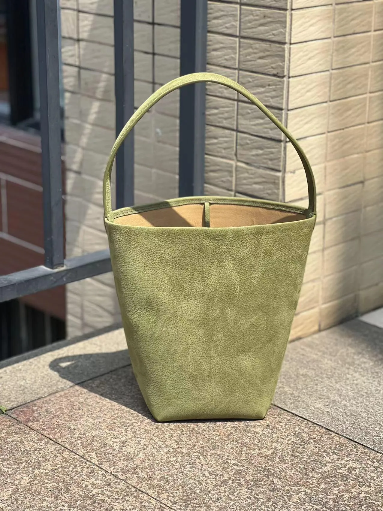 Minimalist Classic Leather Bucket Bag | Large Leather Tote Bag | Fashion Shoulder Bag, Tan Mummy Bag, Everyday Bag, Unisex Bag