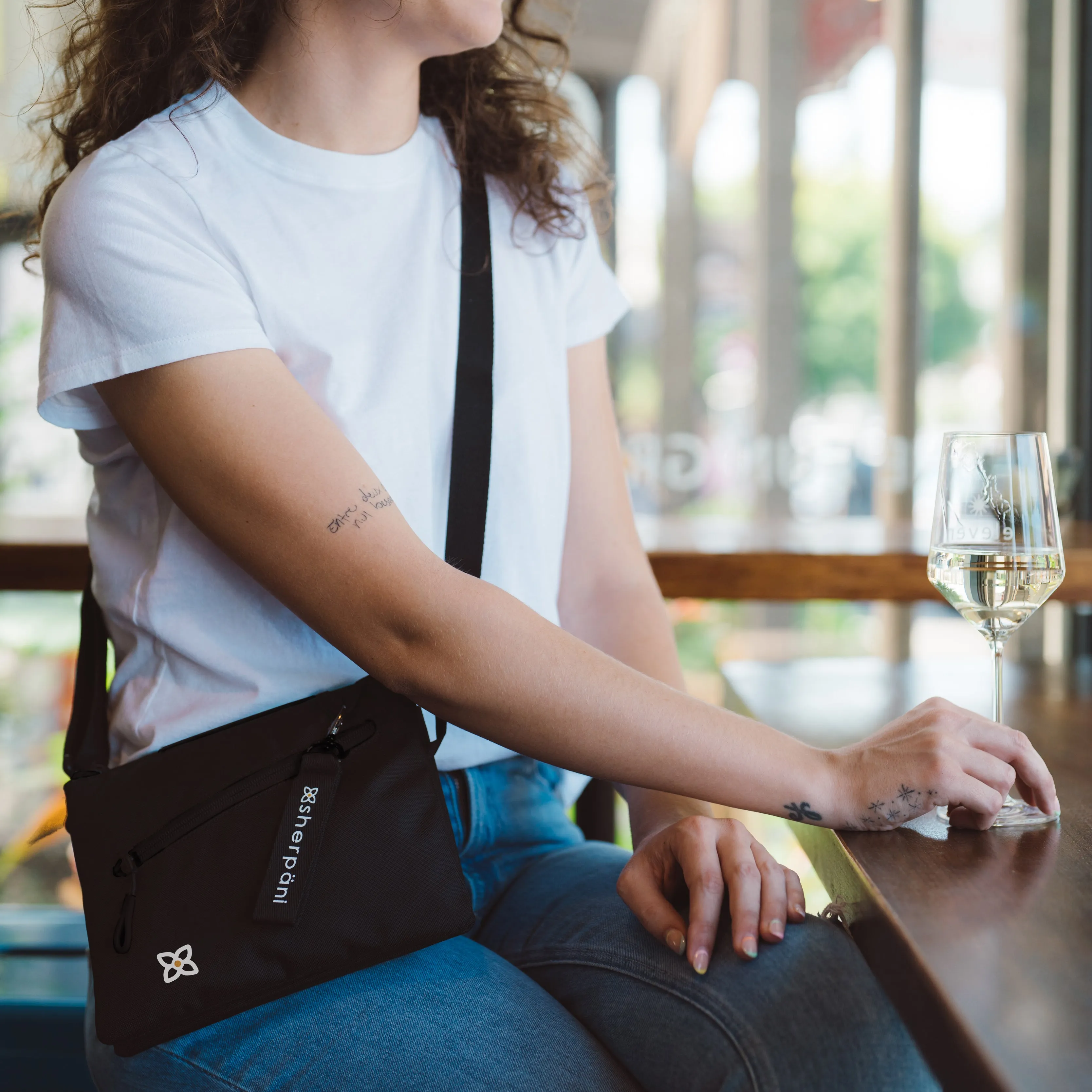 Sherpani Zoom Crossbody raven