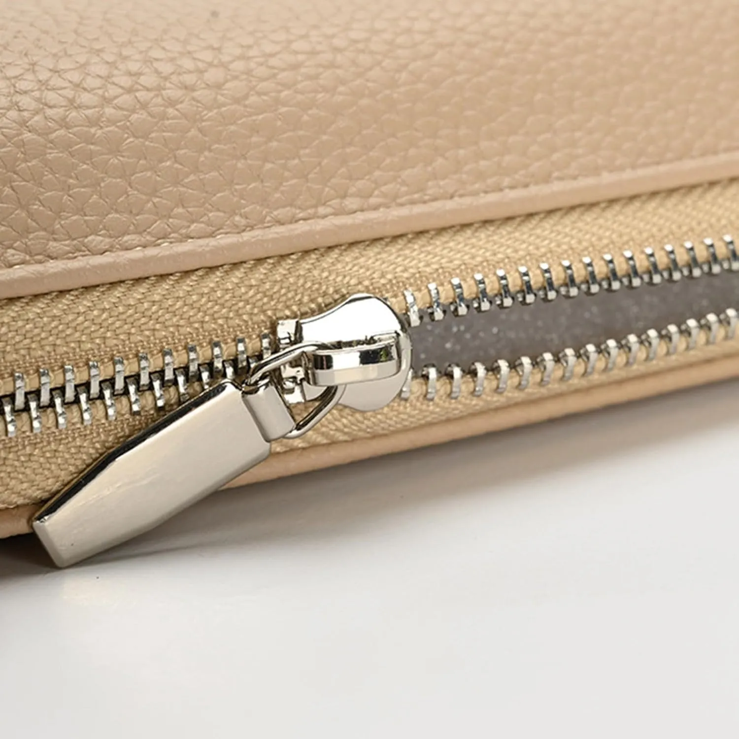 Sling Bags for Women Anti Theft Travel Retro Studded Crossbody Bags Small Shoulder Purses Luxury Travel Bag(Black)
