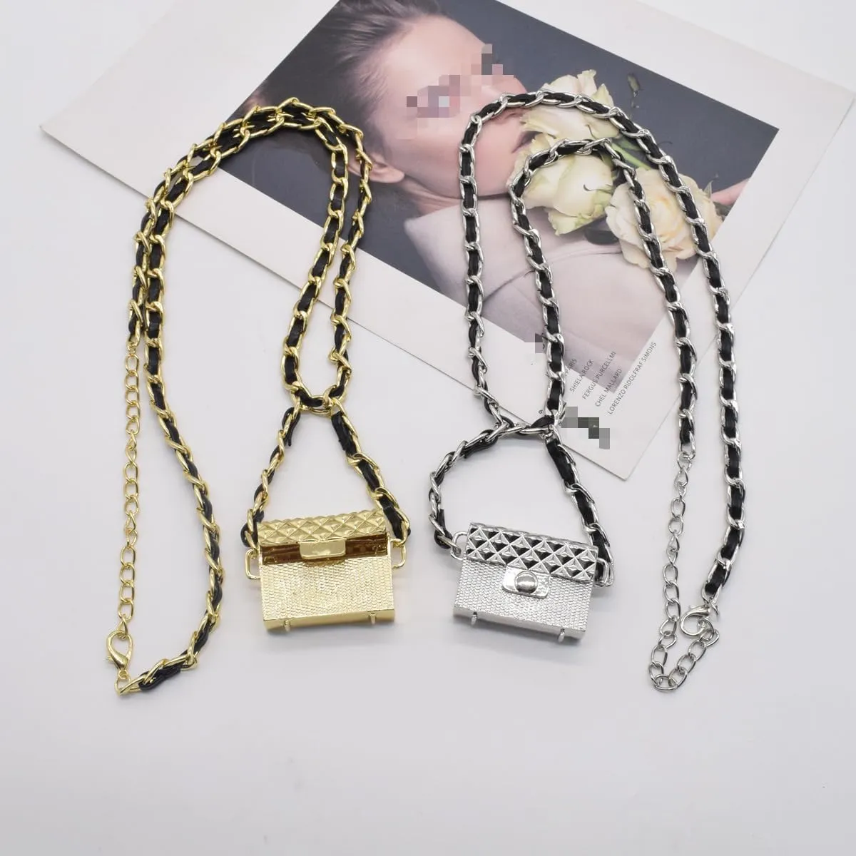 Small Belt Bag Women Mini Crossbody Purse Y2k Metal Gold Purses Vintage 2000s Accessories