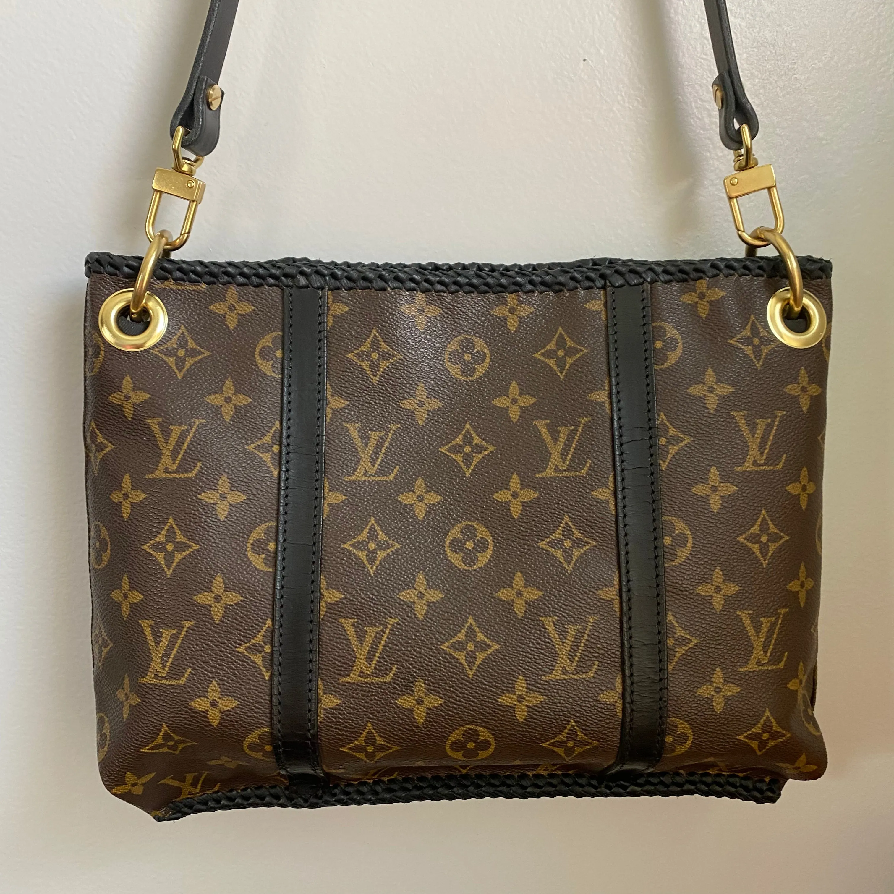 The Owl - Vintage Monogram Shoulder Bag in Black