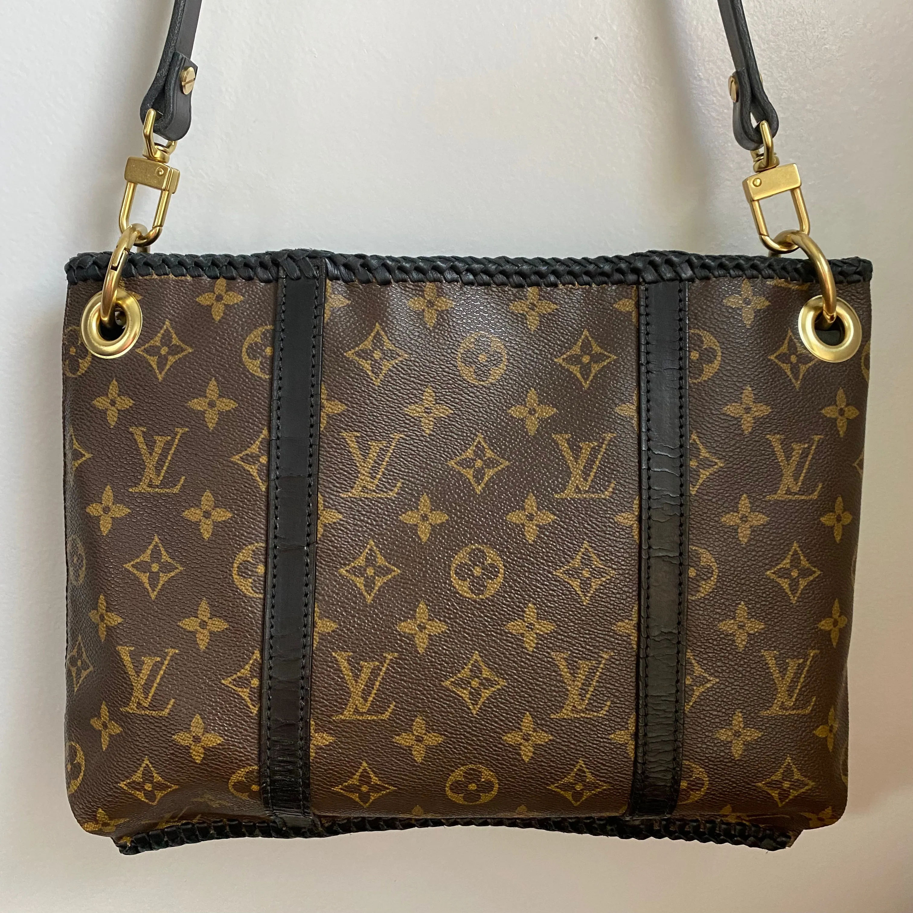 The Owl - Vintage Monogram Shoulder Bag in Black