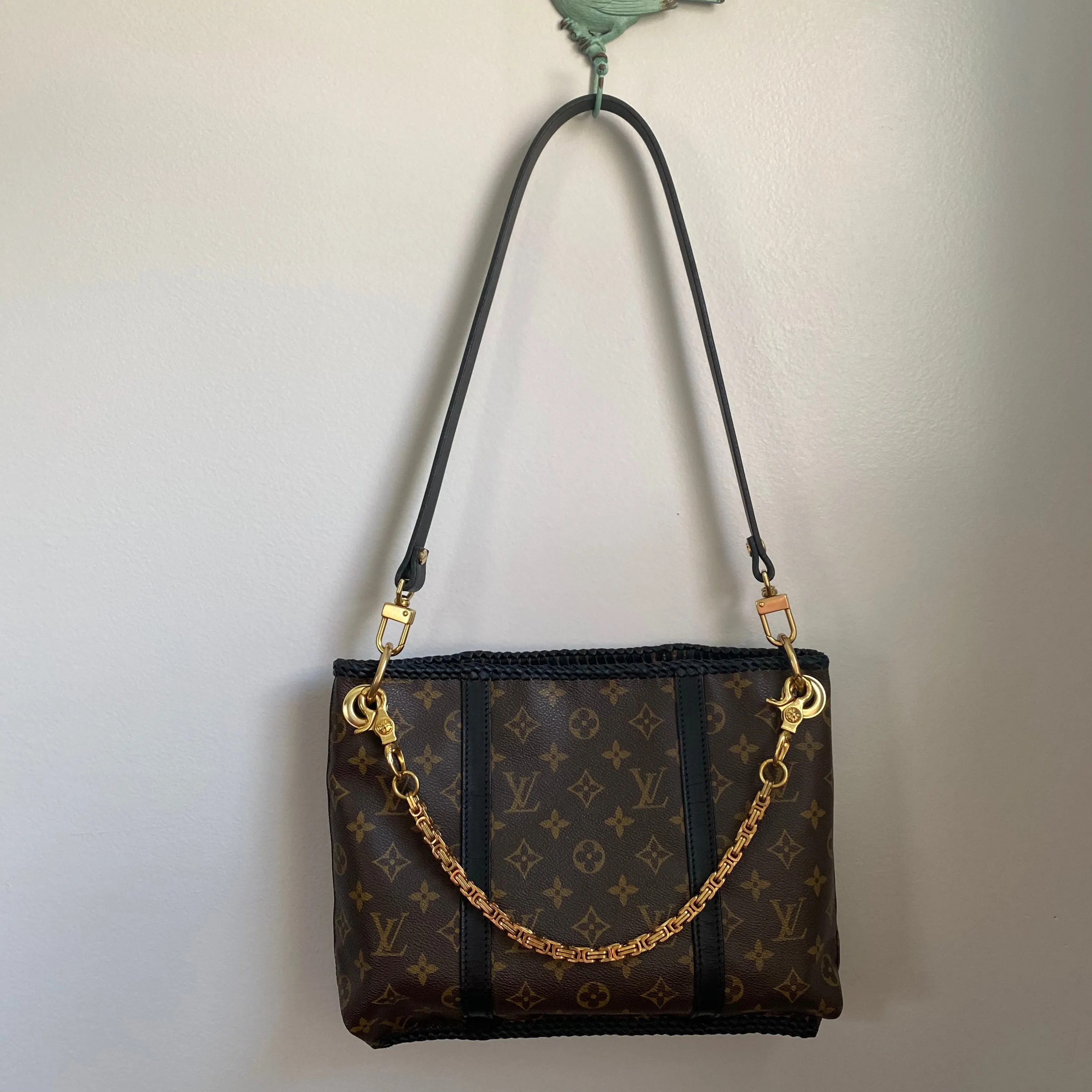 The Owl - Vintage Monogram Shoulder Bag in Black