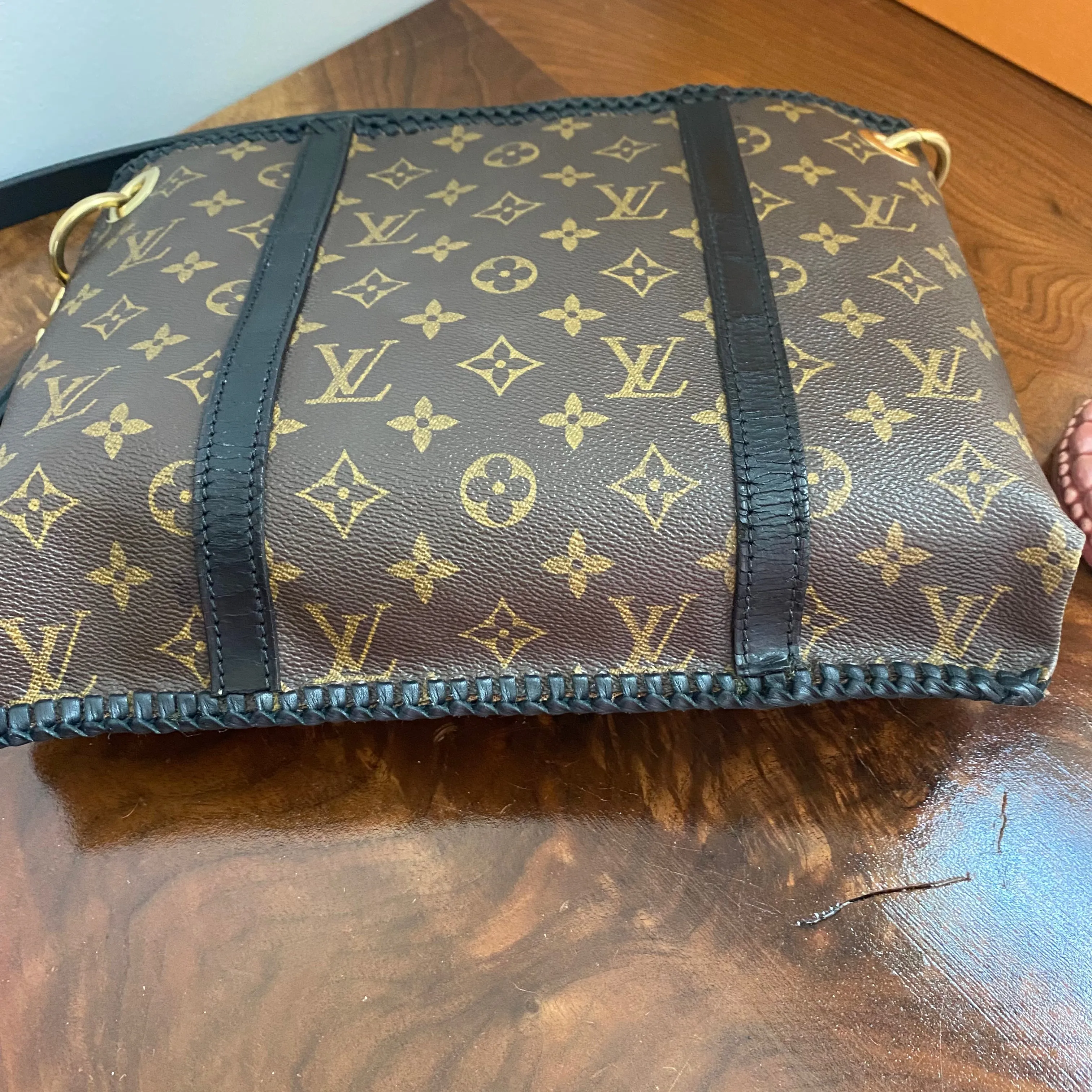 The Owl - Vintage Monogram Shoulder Bag in Black