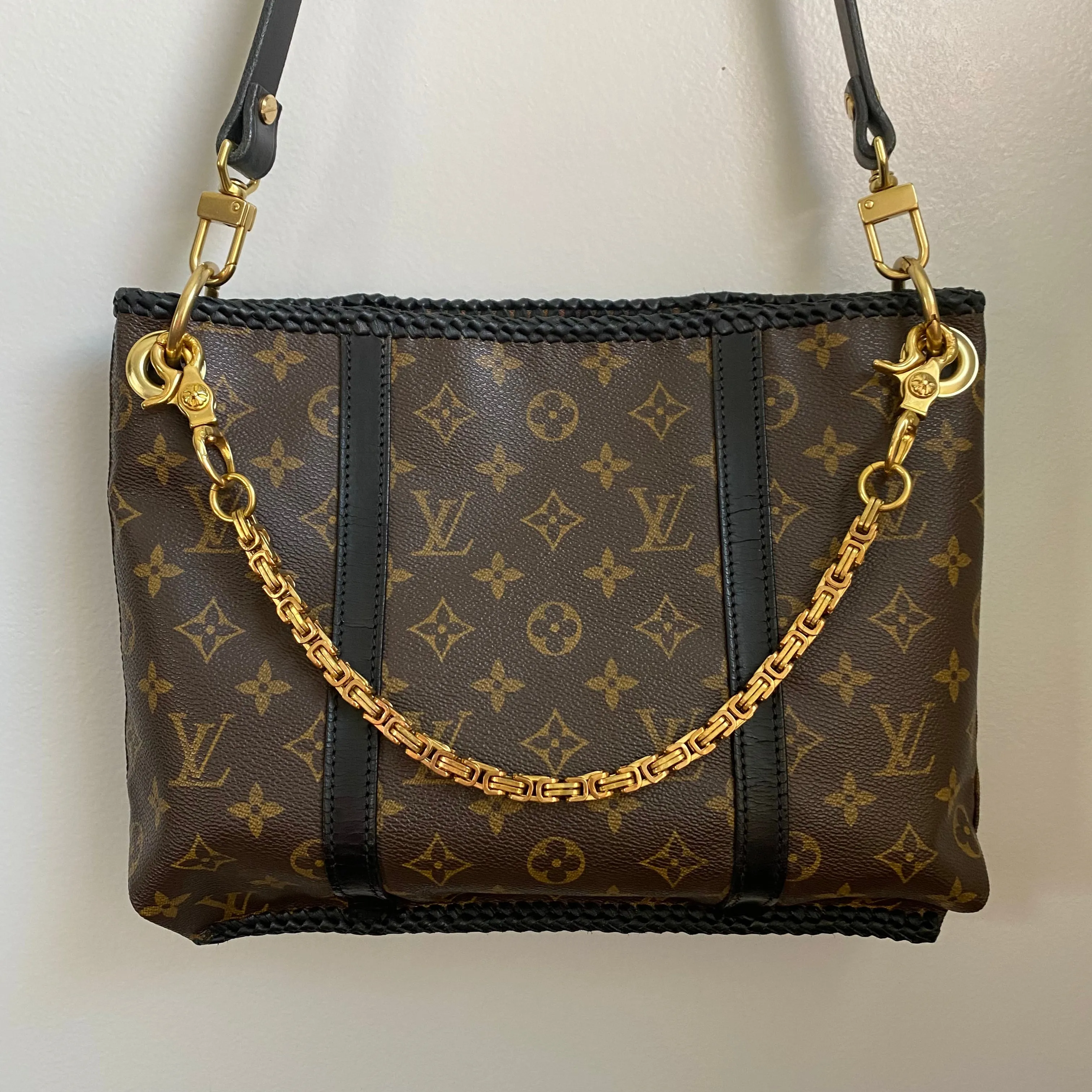 The Owl - Vintage Monogram Shoulder Bag in Black