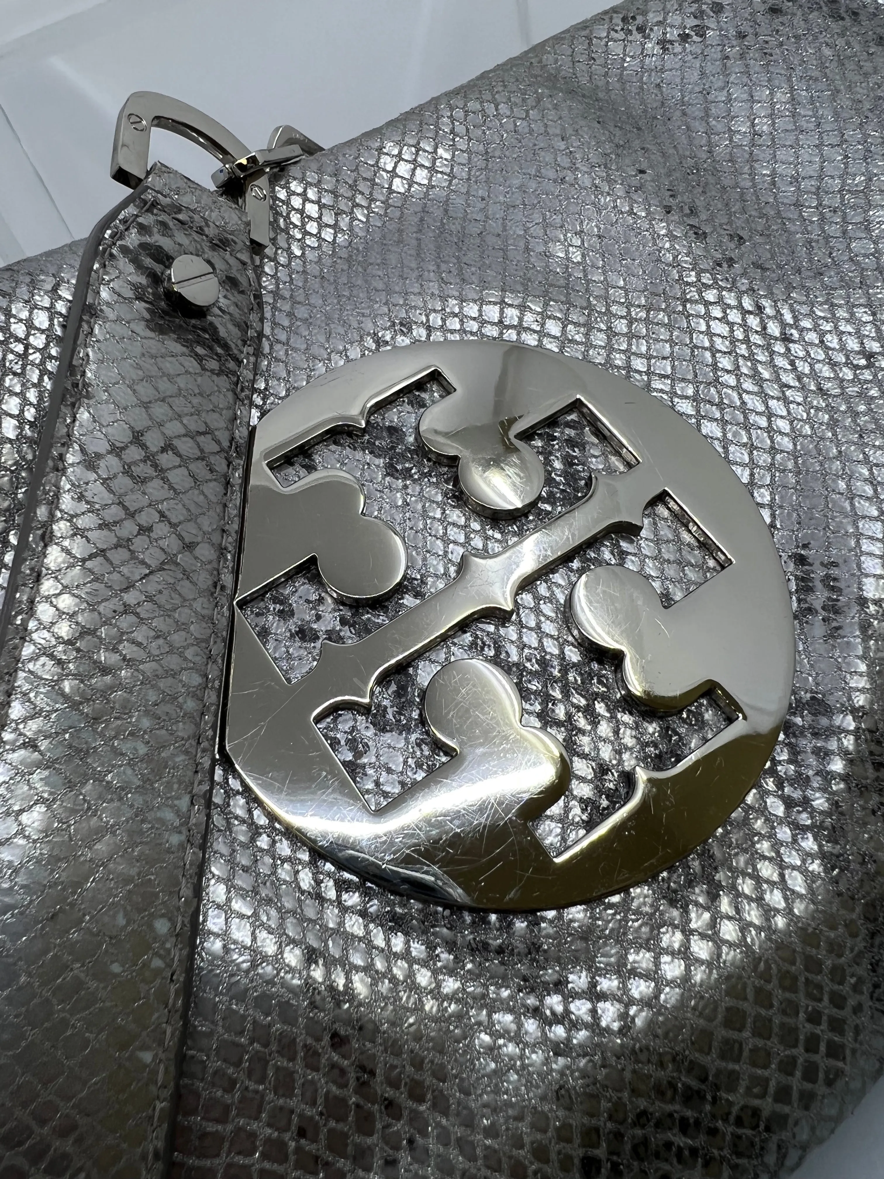 TORY BURCH METALLIC SILVER REVA CLUTCH BAG WITH CHAIN