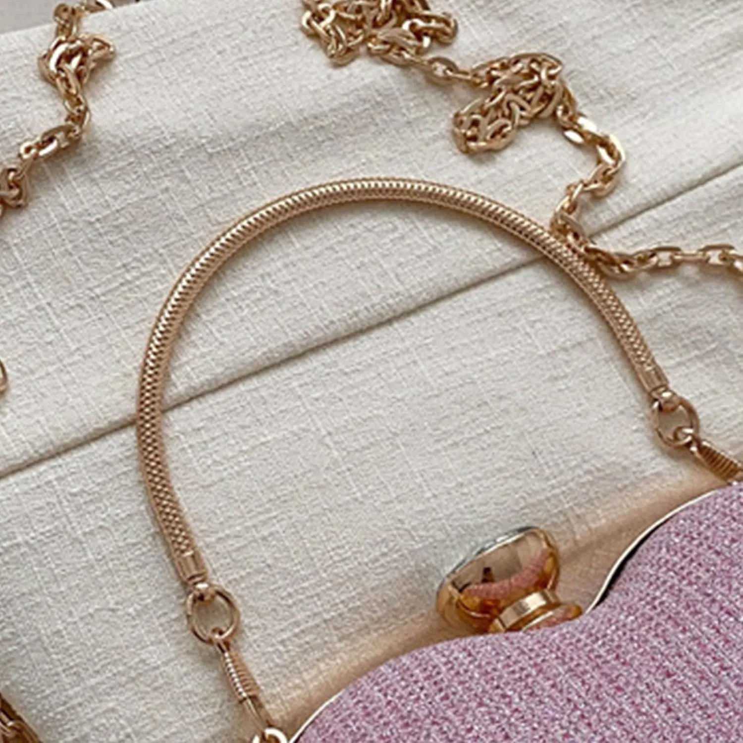 Women Evening Bag Heart Shaped Clutches Handbag Stylish Crossbody Bag Evening Clutches Bag Chain Strap Shoulder Bag